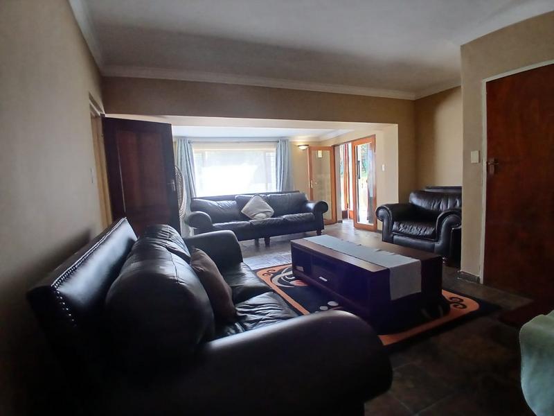 4 Bedroom Property for Sale in Mondeor Gauteng