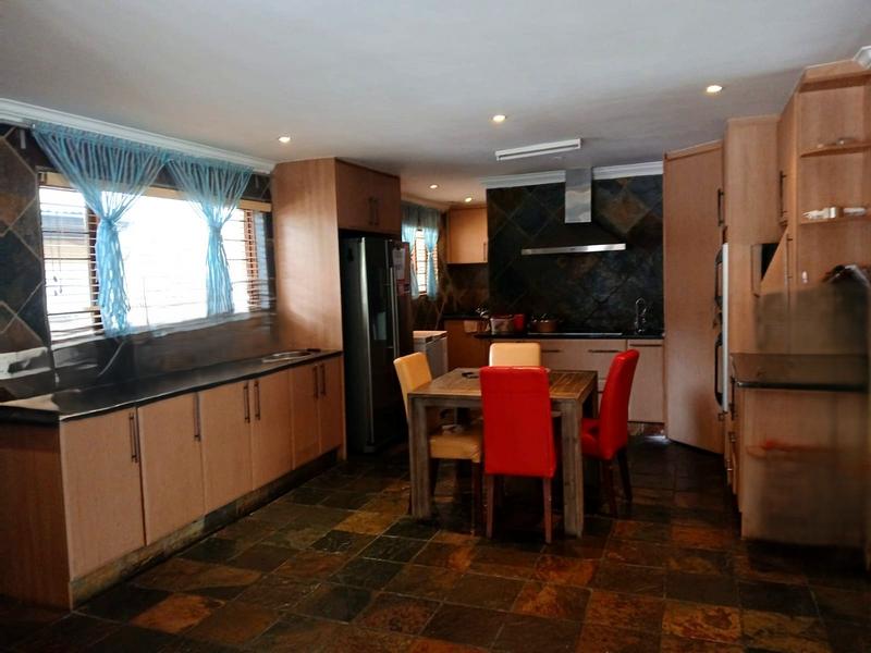 4 Bedroom Property for Sale in Mondeor Gauteng