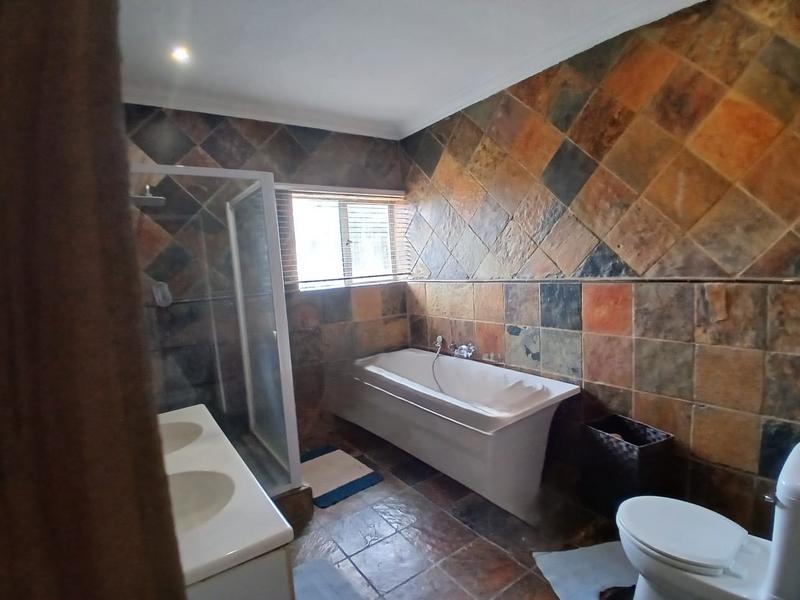 4 Bedroom Property for Sale in Mondeor Gauteng