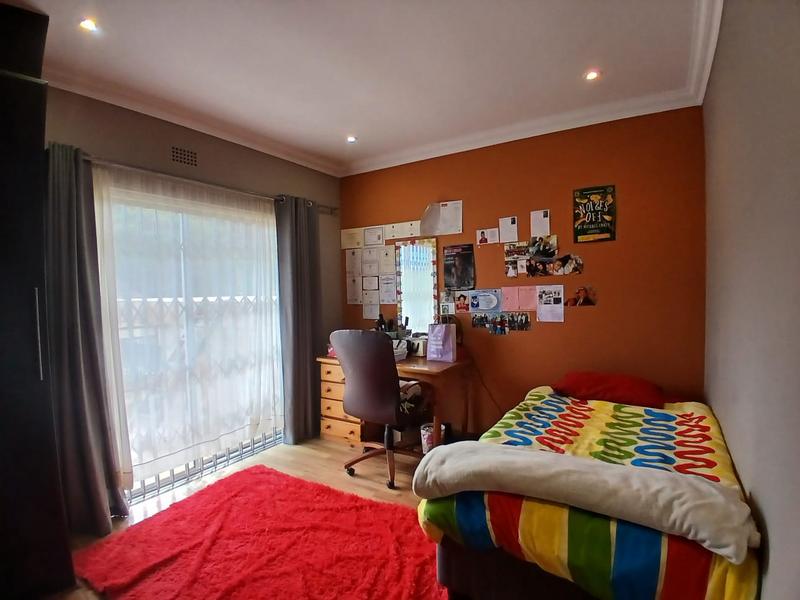 4 Bedroom Property for Sale in Mondeor Gauteng