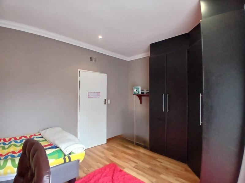 4 Bedroom Property for Sale in Mondeor Gauteng
