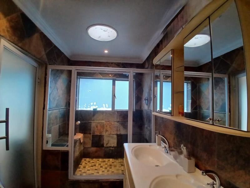 4 Bedroom Property for Sale in Mondeor Gauteng