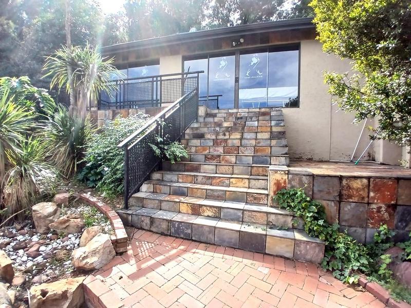 4 Bedroom Property for Sale in Mondeor Gauteng