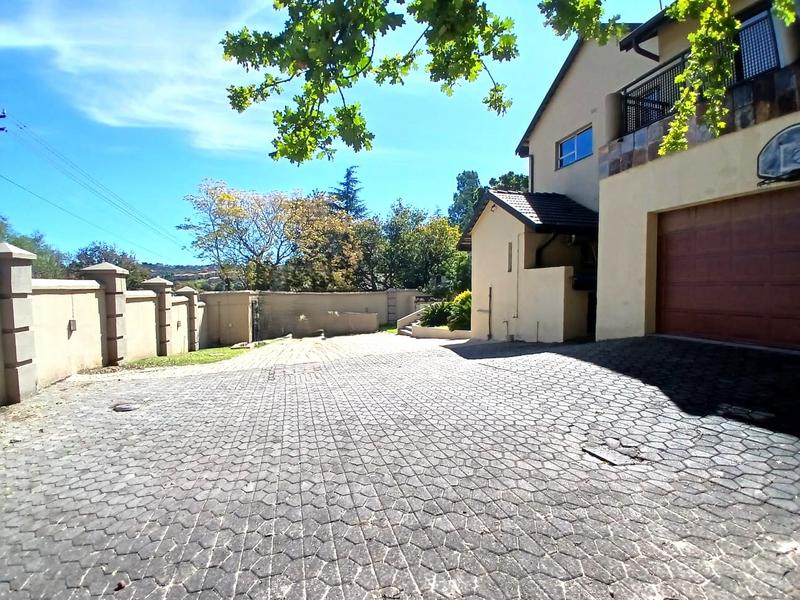 4 Bedroom Property for Sale in Mondeor Gauteng
