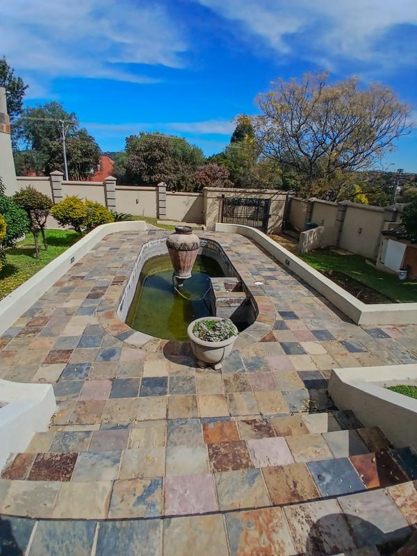 4 Bedroom Property for Sale in Mondeor Gauteng