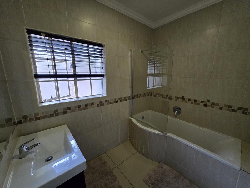 To Let 4 Bedroom Property for Rent in Weltevreden Park Gauteng