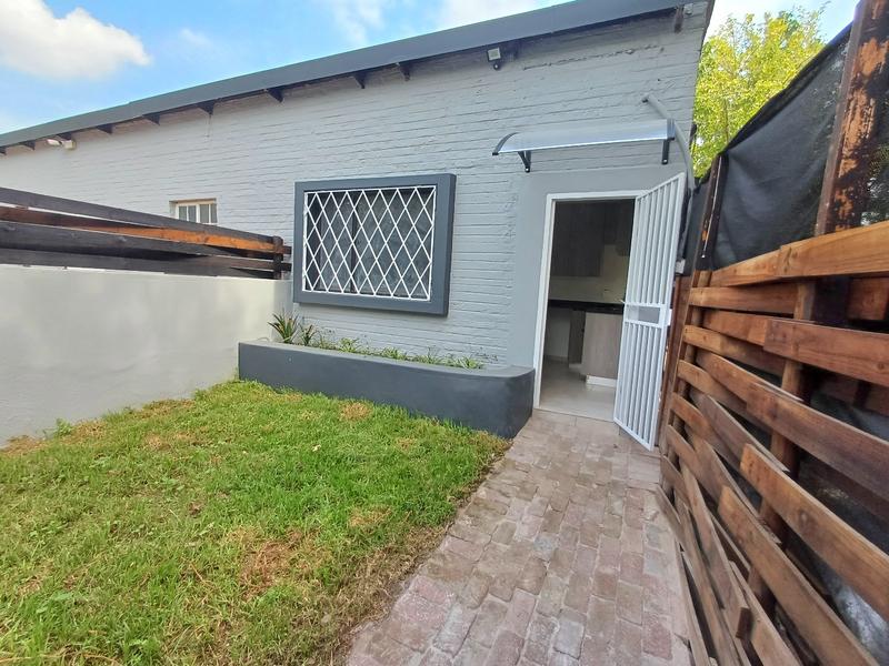 To Let 1 Bedroom Property for Rent in Glen Austin Gauteng