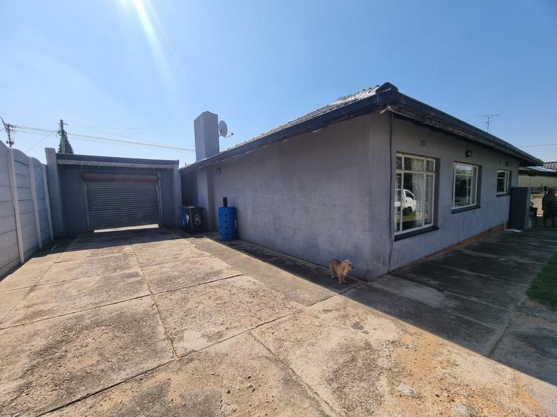 4 Bedroom Property for Sale in Tulisa Park Gauteng