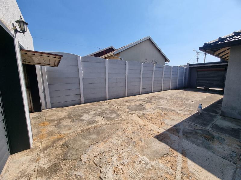 4 Bedroom Property for Sale in Tulisa Park Gauteng