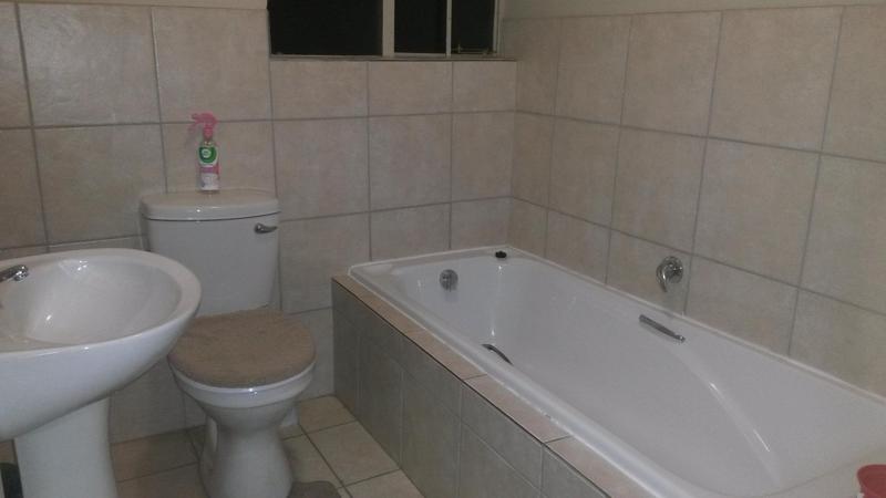 To Let 2 Bedroom Property for Rent in North Riding Gauteng