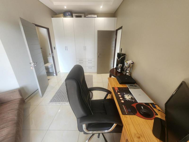 2 Bedroom Property for Sale in Waterkloof Ridge Gauteng