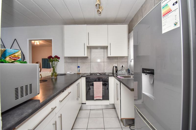 1 Bedroom Property for Sale in Morningside Gauteng