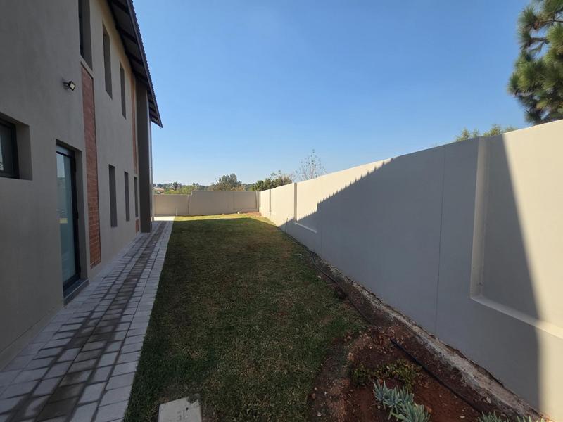 To Let 3 Bedroom Property for Rent in Eldoraigne Gauteng