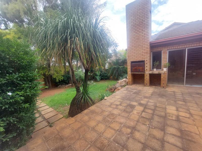 To Let 3 Bedroom Property for Rent in Eldoraigne Gauteng