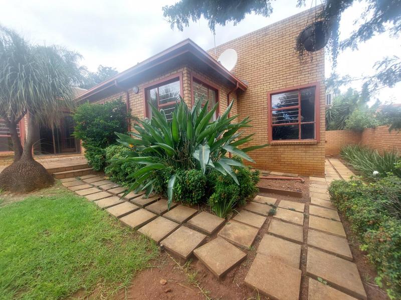 To Let 3 Bedroom Property for Rent in Eldoraigne Gauteng