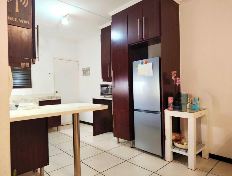 To Let 2 Bedroom Property for Rent in Greenstone Hill Gauteng