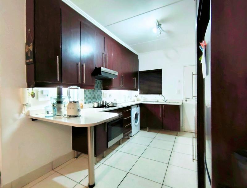To Let 2 Bedroom Property for Rent in Greenstone Hill Gauteng
