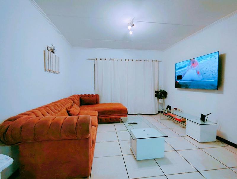 To Let 2 Bedroom Property for Rent in Greenstone Hill Gauteng