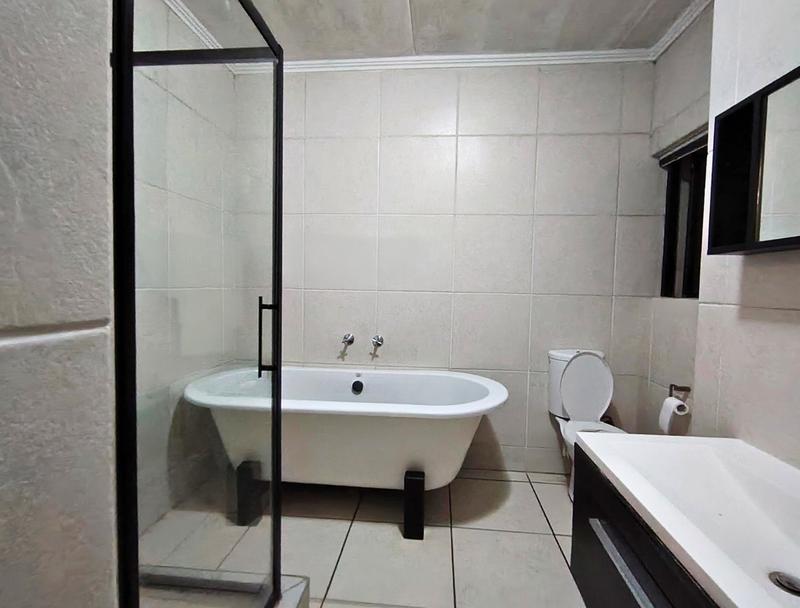 To Let 2 Bedroom Property for Rent in Greenstone Hill Gauteng