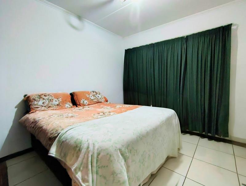 To Let 2 Bedroom Property for Rent in Greenstone Hill Gauteng