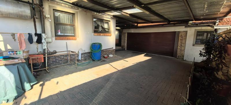 5 Bedroom Property for Sale in Witpoortjie Gauteng
