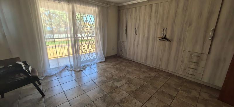 5 Bedroom Property for Sale in Witpoortjie Gauteng