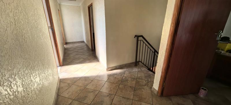 5 Bedroom Property for Sale in Witpoortjie Gauteng