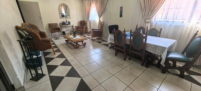 5 Bedroom Property for Sale in Witpoortjie Gauteng