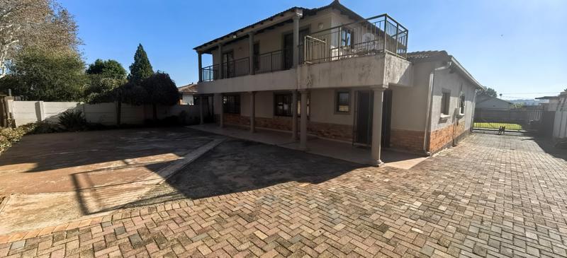 5 Bedroom Property for Sale in Witpoortjie Gauteng