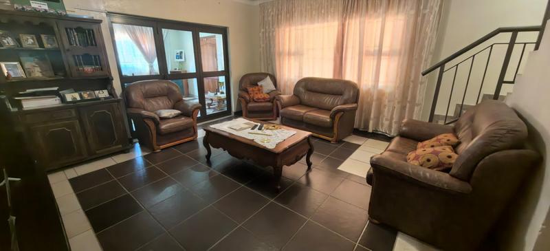 5 Bedroom Property for Sale in Witpoortjie Gauteng