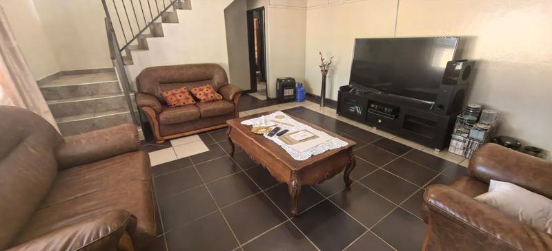 5 Bedroom Property for Sale in Witpoortjie Gauteng