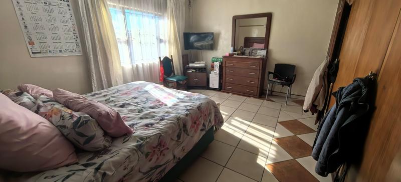 5 Bedroom Property for Sale in Witpoortjie Gauteng