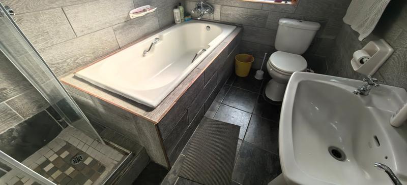 5 Bedroom Property for Sale in Witpoortjie Gauteng