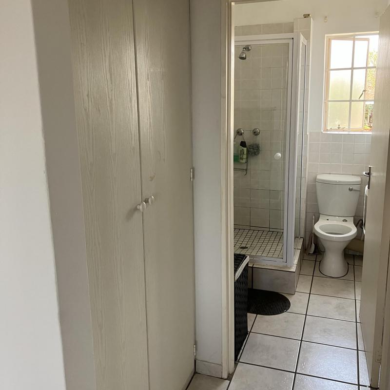 2 Bedroom Property for Sale in Die Hoewes Gauteng