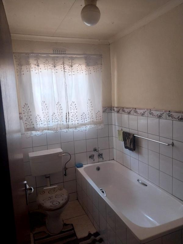 2 Bedroom Property for Sale in Crystal Park Gauteng