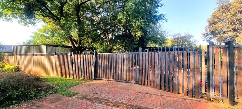 6 Bedroom Property for Sale in Wierda Park Gauteng