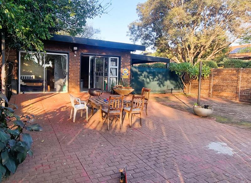 6 Bedroom Property for Sale in Wierda Park Gauteng