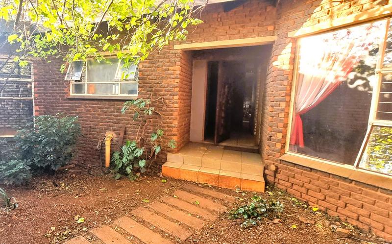 6 Bedroom Property for Sale in Wierda Park Gauteng