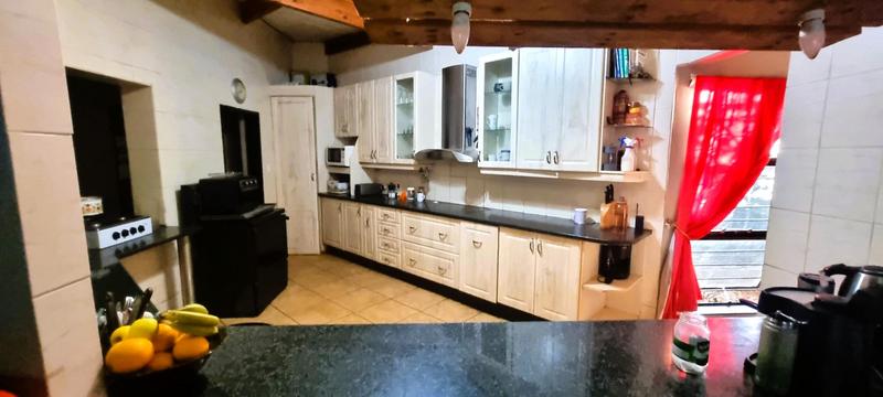 6 Bedroom Property for Sale in Wierda Park Gauteng