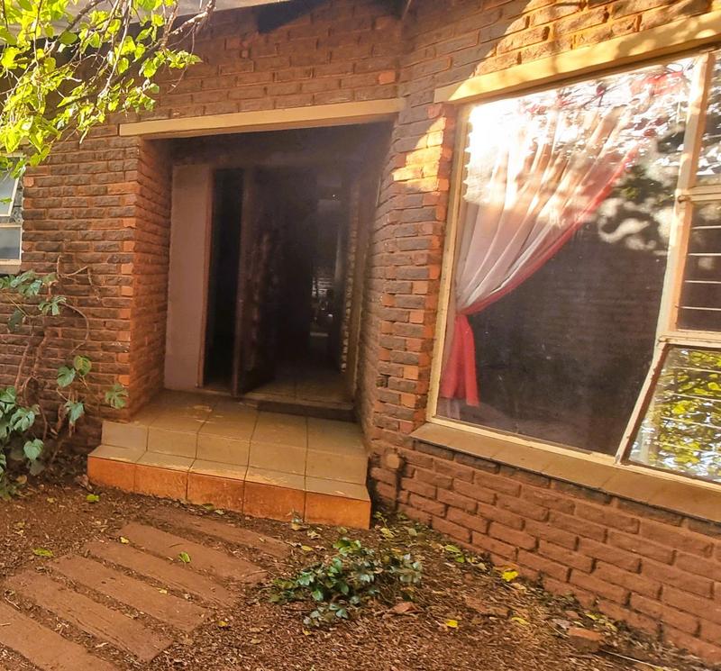 6 Bedroom Property for Sale in Wierda Park Gauteng