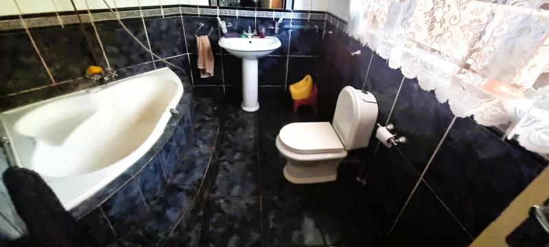 6 Bedroom Property for Sale in Wierda Park Gauteng