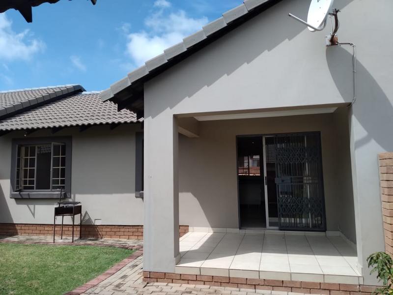 To Let 2 Bedroom Property for Rent in Mooikloof Ridge Gauteng