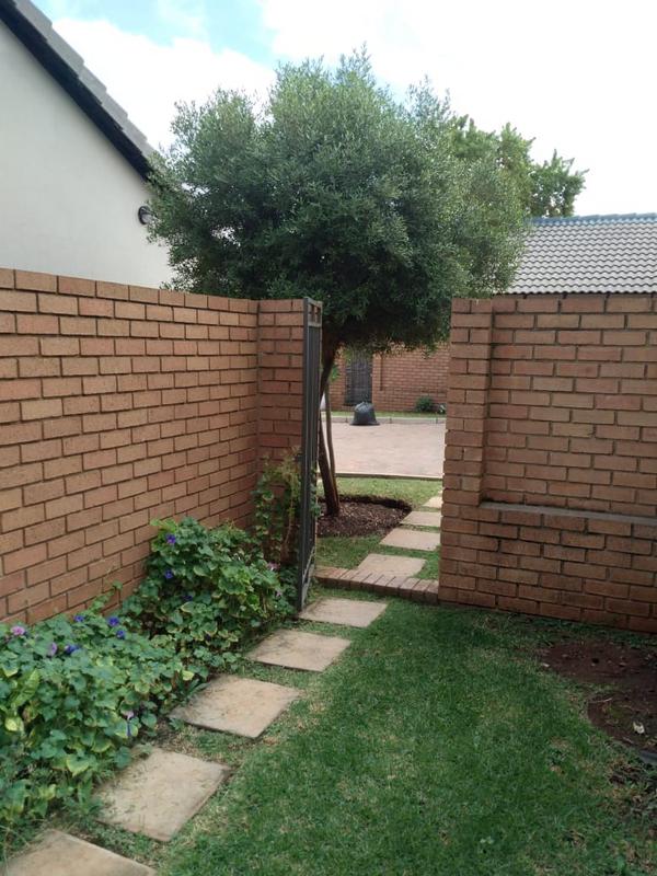 To Let 2 Bedroom Property for Rent in Mooikloof Ridge Gauteng
