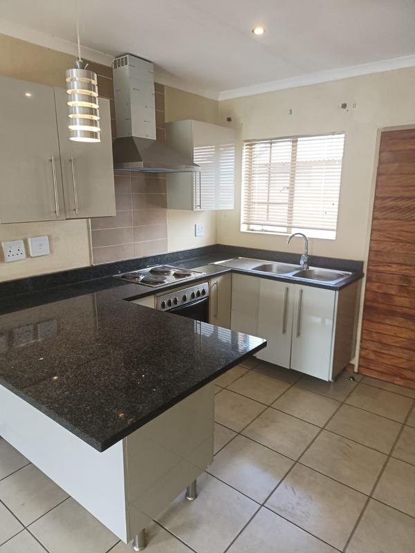 To Let 2 Bedroom Property for Rent in Mooikloof Ridge Gauteng