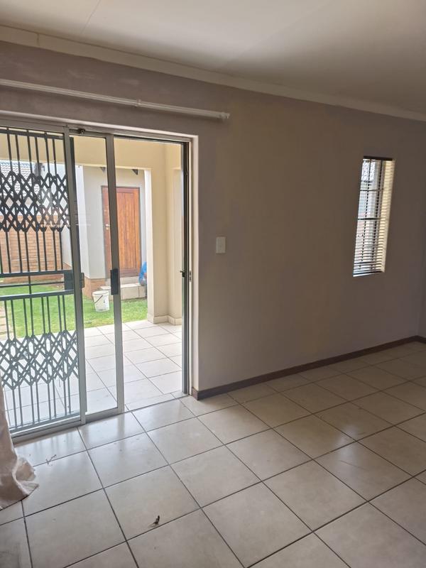 To Let 2 Bedroom Property for Rent in Mooikloof Ridge Gauteng