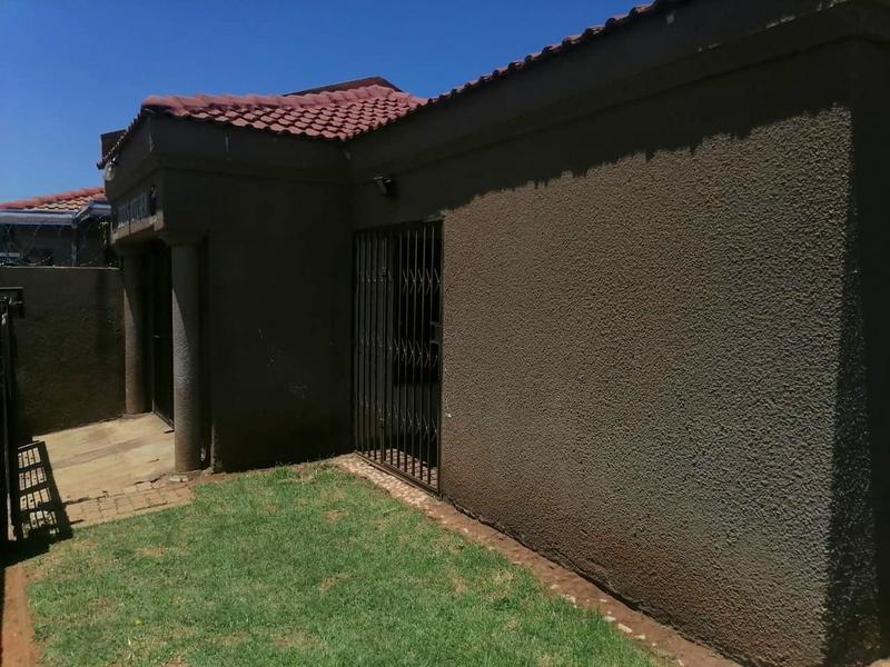 3 Bedroom Property for Sale in Roodekop Gauteng