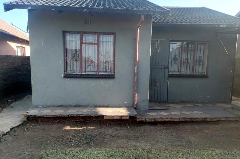 2 Bedroom Property for Sale in Zola Gauteng