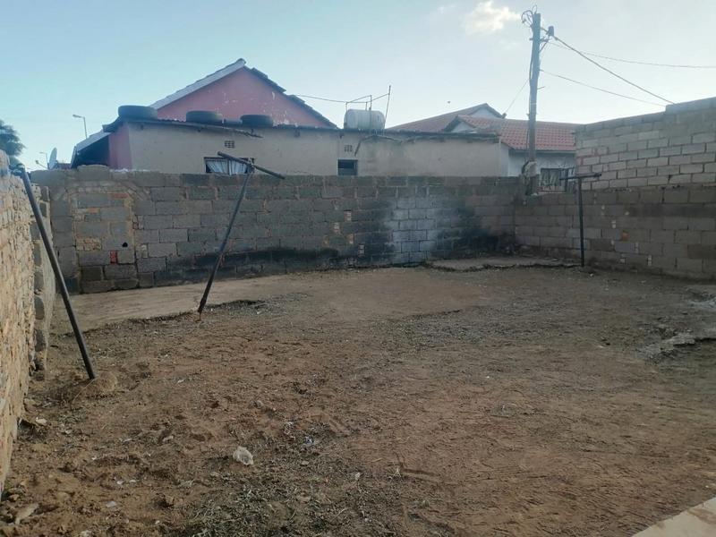 2 Bedroom Property for Sale in Zola Gauteng