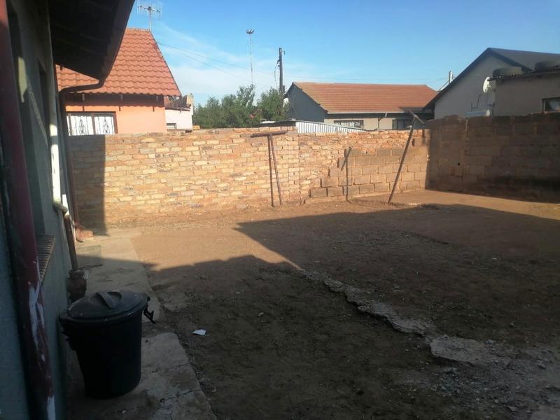 2 Bedroom Property for Sale in Zola Gauteng