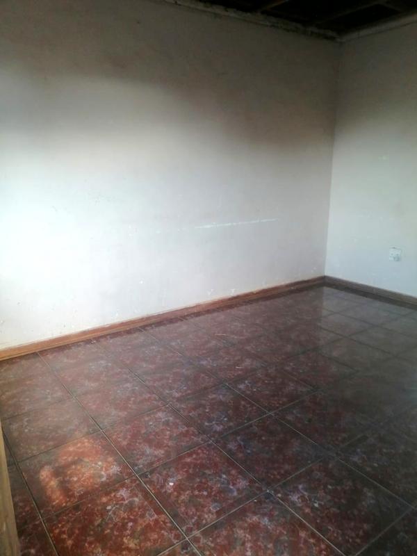 2 Bedroom Property for Sale in Zola Gauteng